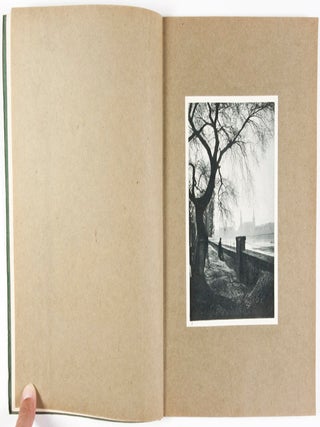 Dresden in 18 Kupfertiefdrucken nach Aufnahmen von Paul Wolff (Dresden in 18 Rotogravures after Photographs by Paul Wolff)
