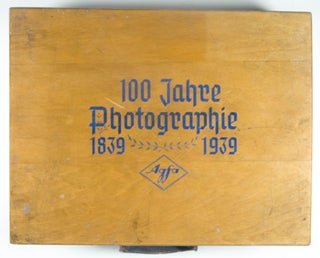 Item #15557 Hundert Jahre Photographie und die Agfa (Schmalfilm). I G. Farbenindustrie...