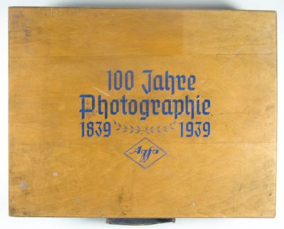 Item #15557 Hundert Jahre Photographie und die Agfa (Schmalfilm). I G. Farbenindustrie Aktiengesellschaft, Agfa.