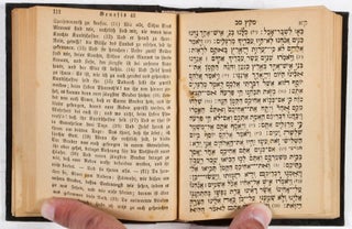 Pentateuch nebst den Hastaroth mit deutscher Uebersetzung und Beigabe der Sabbathgebete