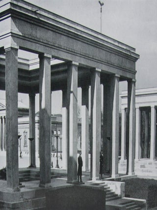 Item #34941 Die Bauten der NSDAP in der Hauptstadt der Bewegung. Fritz Maier-Hartmann, Heinrich...