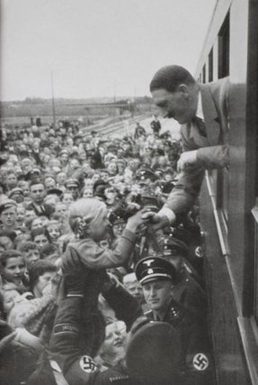 Item #39388 Hitler abseits vom Alltag. Heinrich Hoffmann