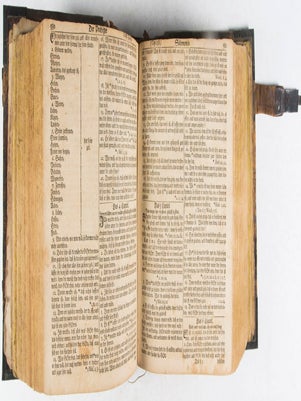 Biblia, Das ist: Die Heilige Schrift Altes und Neues Testaments, Nach der Deutschen Uebersetzung D. Martin Luthers, mit jedes Capitels kurtzen Summarien, auch beygefügten vielen und richtigen Parallelen; Nebst einem Anhang des dritten und vierten Buchs Esra und des dritten Buchs der Maccabäer