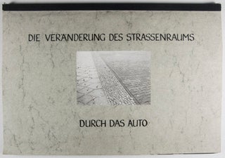 Item #40184 Die Veränderung des Strassenraums durch das Auto. Hildegard Bruckdorfer, Ulrike Schmidt