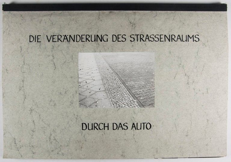 Item #40184 Die Veränderung des Strassenraums durch das Auto. Hildegard Bruckdorfer, Ulrike Schmidt.