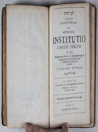 Lyra Prophetica Davidis Regis Sive Analysis Critico-Practica Psalmorum. In qua Omnes & singulae voces Hebraeae in Psalterio contentae, tam Propriae quam Appellativae, (nulla excepta) ad Regulas Artis revocantur; earumque significationes genuinae explicantur; Elegantiae linguae propreae evolvuntur. Insuper Harmonia Hebraei textus cum Paraphrasi Chaldaea, & Versione Graeca LXXII Interpretum, in locis, sententiis discrepantibus, fideliter confertur. Cui ad calcem addita est Brevis Institutio Lingua Hebraeae & Chaldaeae