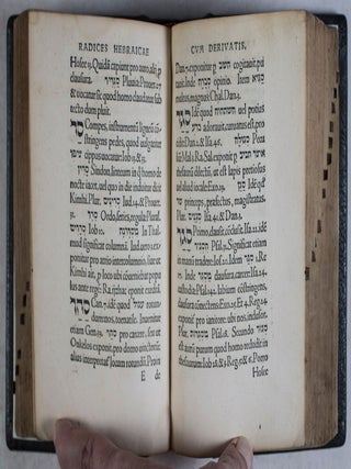 Makrei Dardakei. Dictionarium Hebraicum ex Rabbinorum Commentarijs Collectum, Adiectis ijs Chaldaicis Vocabulis Quorum in Biblijs est Usus: an Autore Sabastiano Munstero non Solum Denuo Locupletatum, Sed & Multis Passim Mutatis Emendatum, ut hac Interpolatione Liber Renatus Uideatur & Plane Nouus.