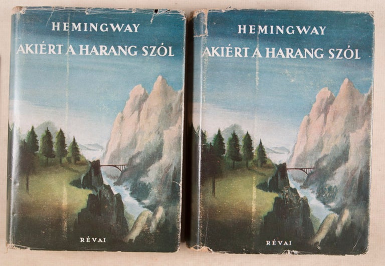 Item #44930 Akiért A Harang Szól. 2 Vols. (For Whom The Bell Tolls). Ernest Hemingway, István Sötér, transl.