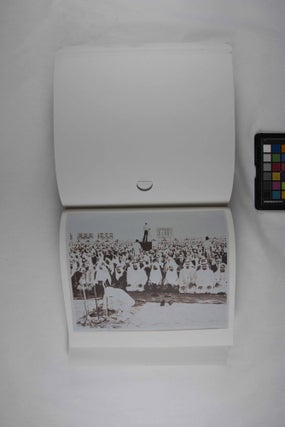 Li-alla Nansá : suwar li-`ailat Imaratiyah 1950–1999 : Lest we forget : Emirati Family Photographs 1950–1999