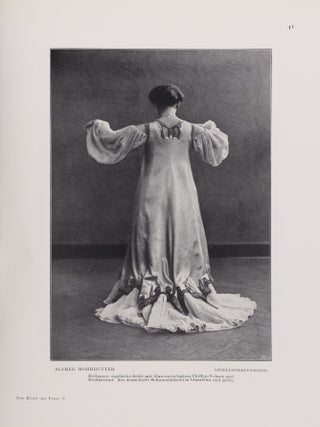 Das Kleid der Frau (The Woman's Dress)