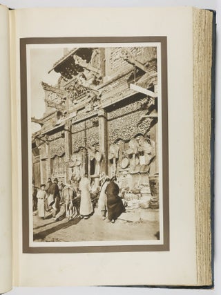 The Pageant of Peking. Comprising Sixty-Six Vandyck Photogravures of Peking and Environs from Photographs by Donald Mennie